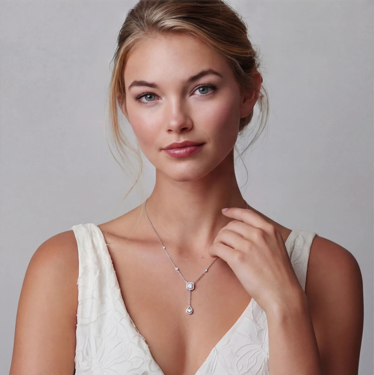 Cecilia | Teardrop Pedant Necklace