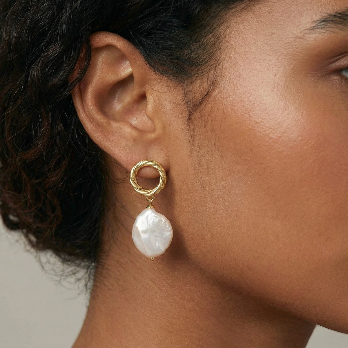 Pearlayo |  Glow Drop Earrings