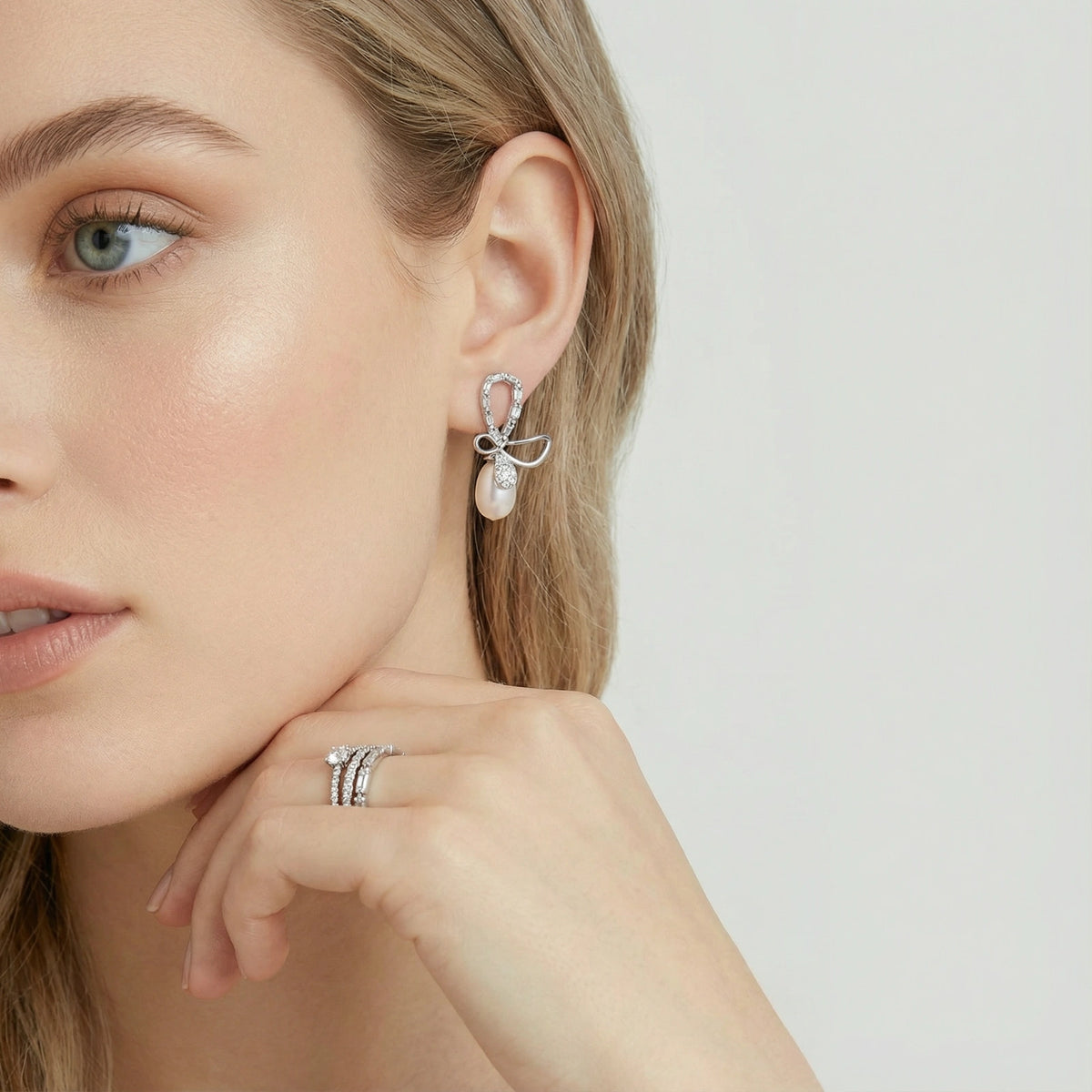Valencia | Bow Pearl Drops