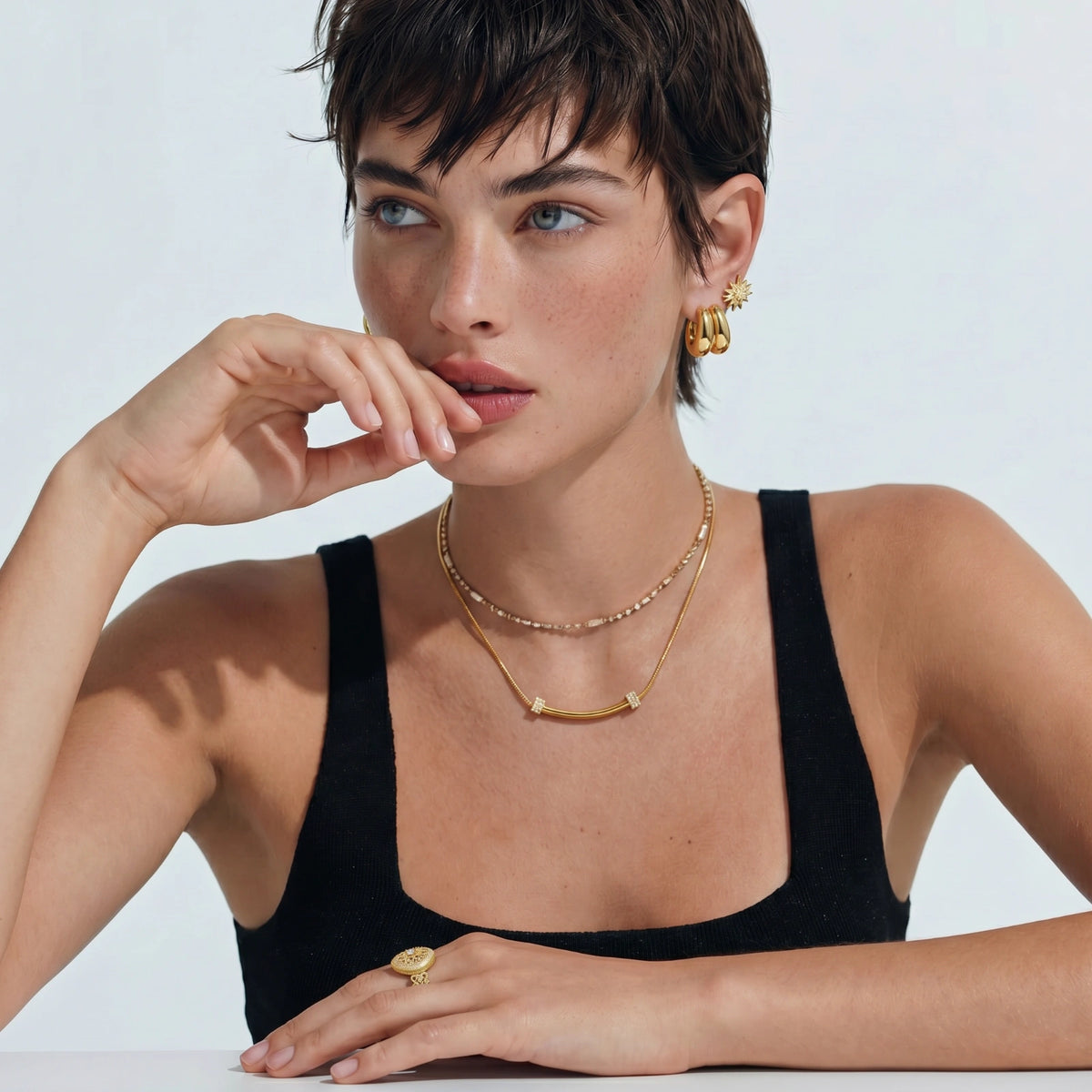 Curved Spark | Bar Necklace