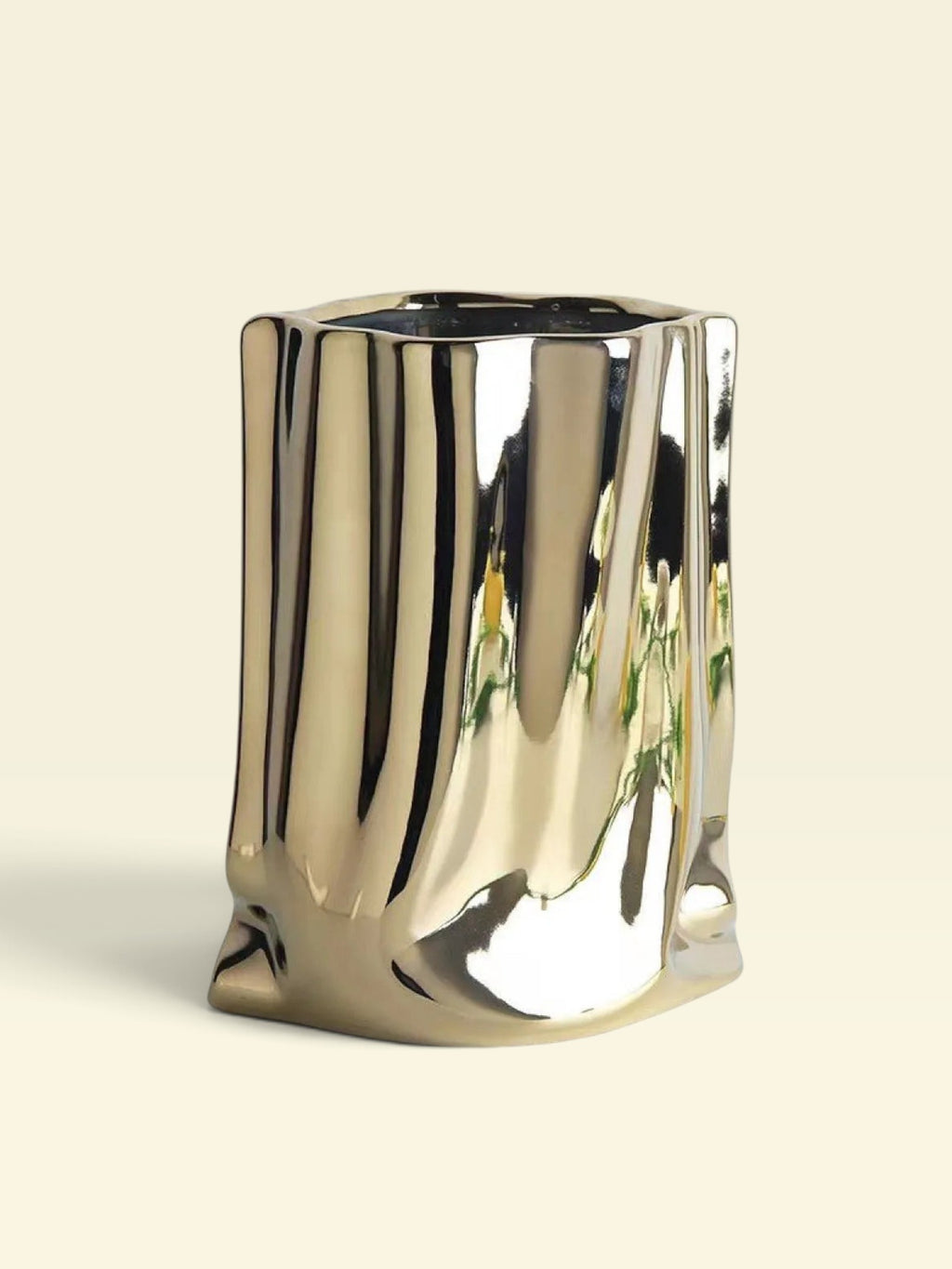 Metalis | Ruffled Ceramic Vase