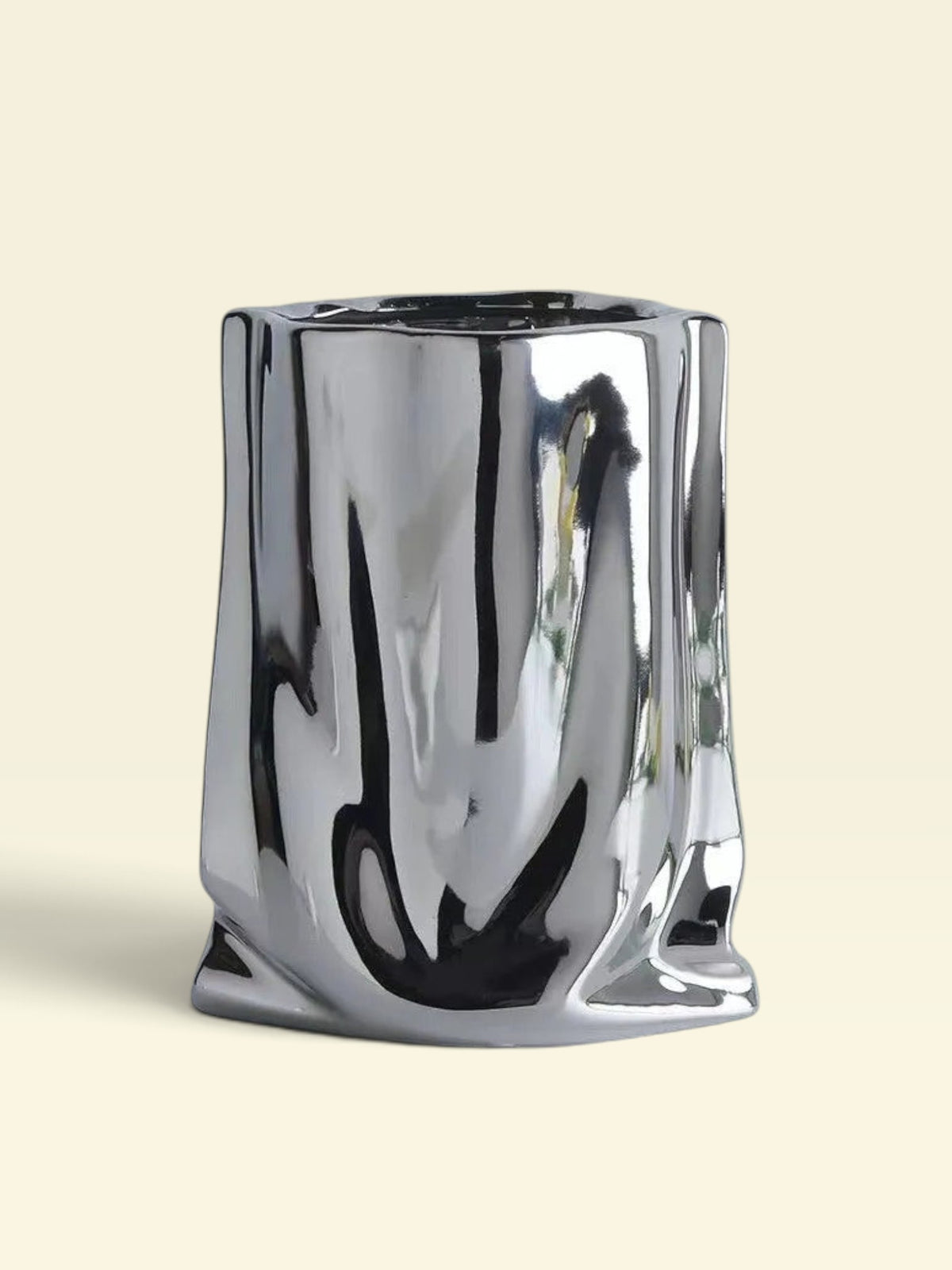 Metalis | Ruffled Ceramic Vase