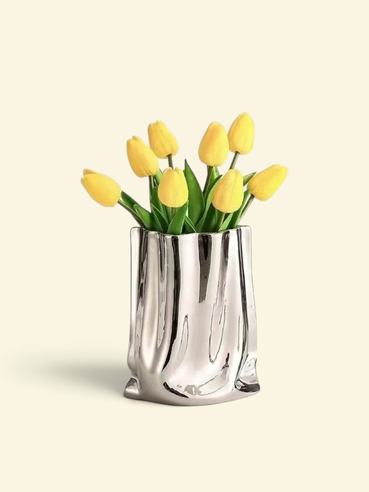Metalis | Ruffled Ceramic Vase