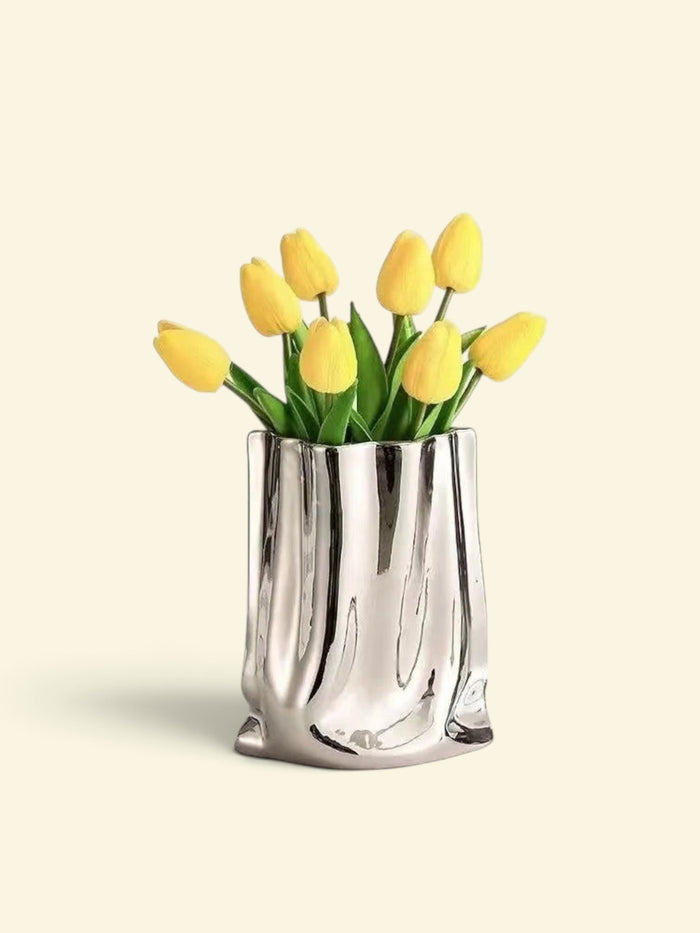 Metalis | Ruffled Ceramic Vase