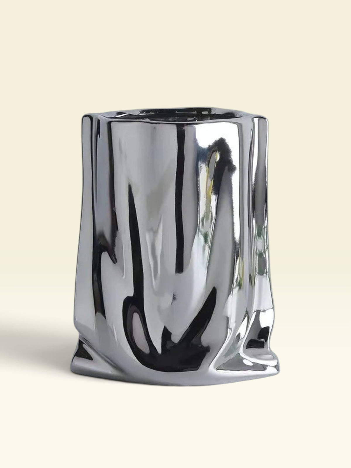 Metalis | Ruffled Ceramic Vase