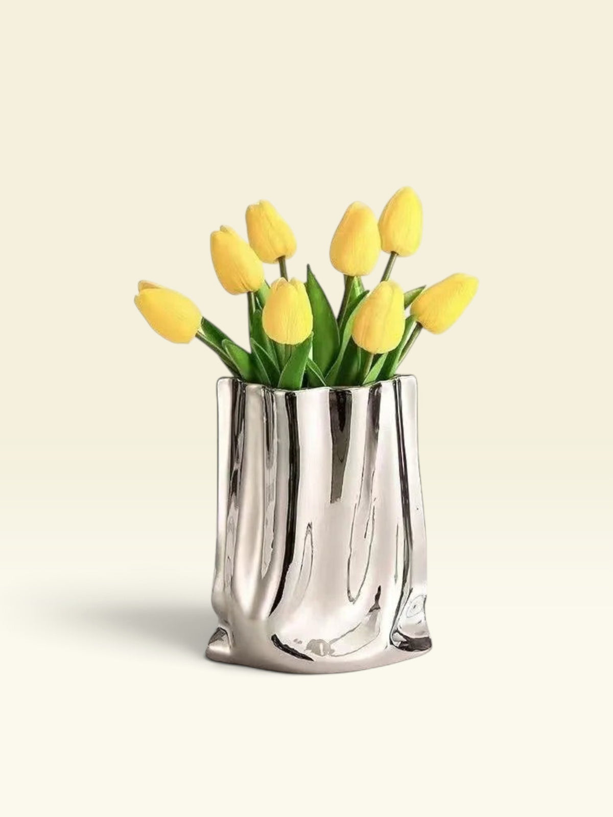 Metalis | Ruffled Ceramic Vase